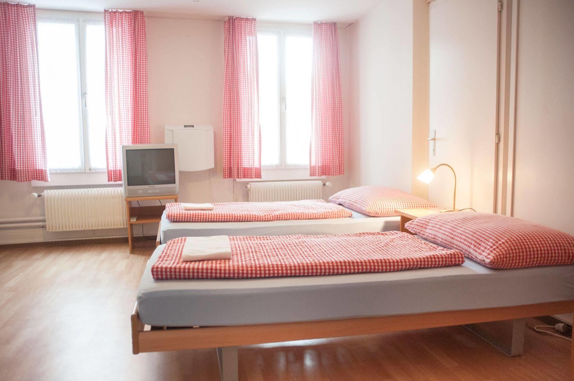 Albergue Balmers Hostel *